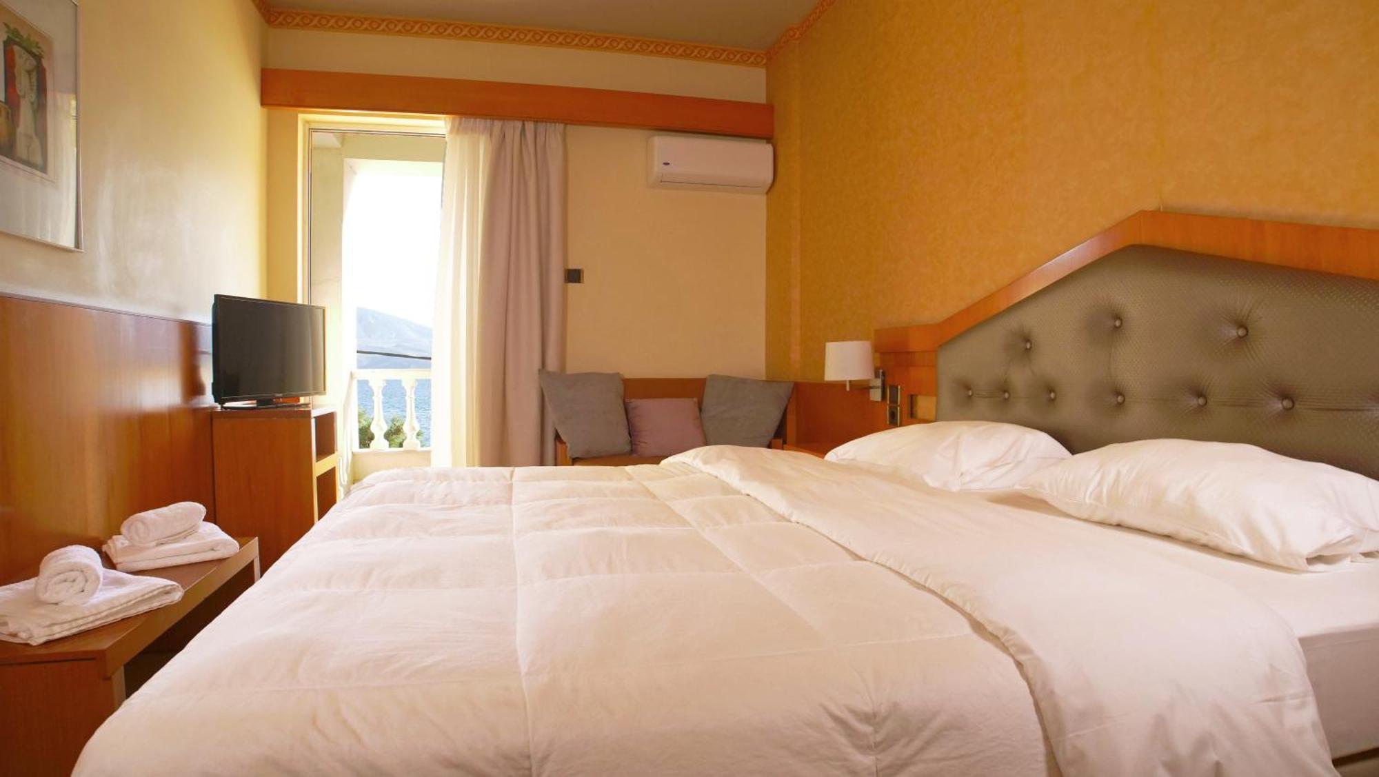 Antikyra Beach Hotel Room photo