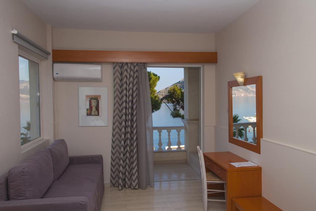 Antikyra Beach Hotel Exterior photo