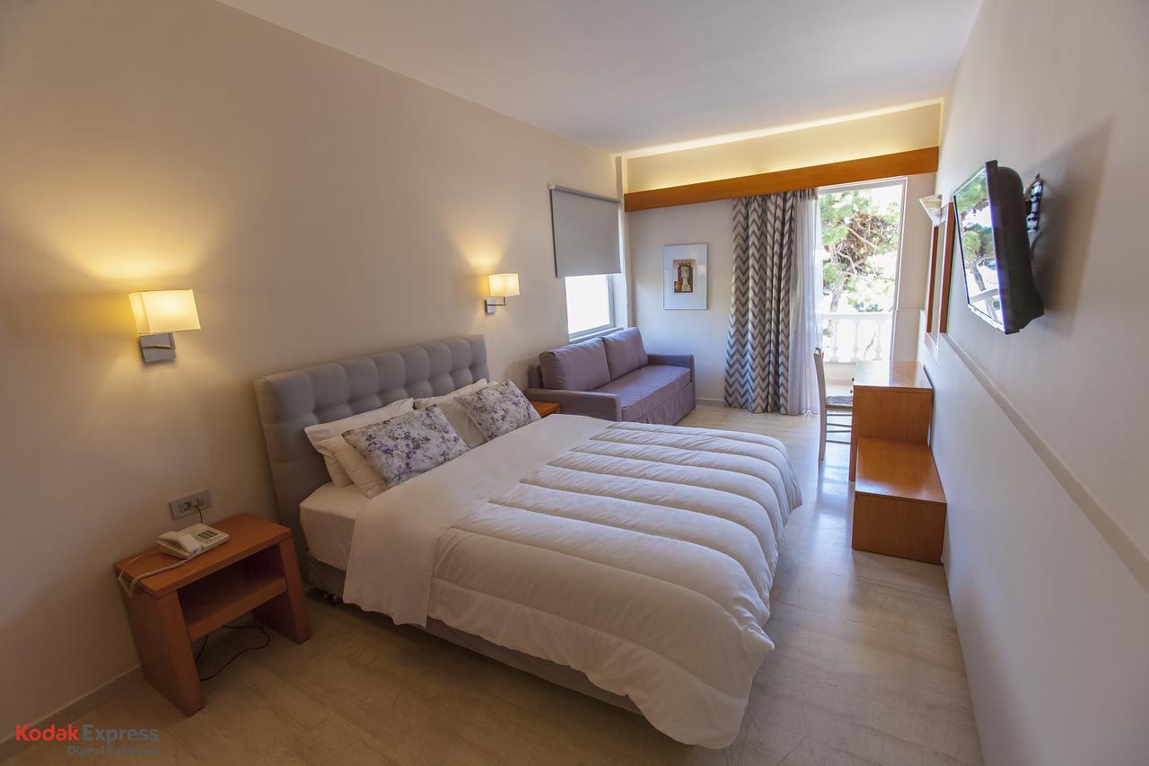Antikyra Beach Hotel Exterior photo